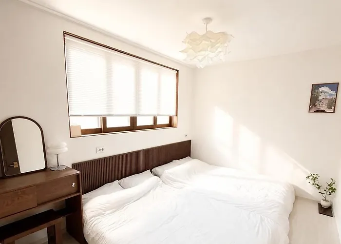 Apartment 감도 感度, 영등포 양옥스테이, Airport Bus Stop